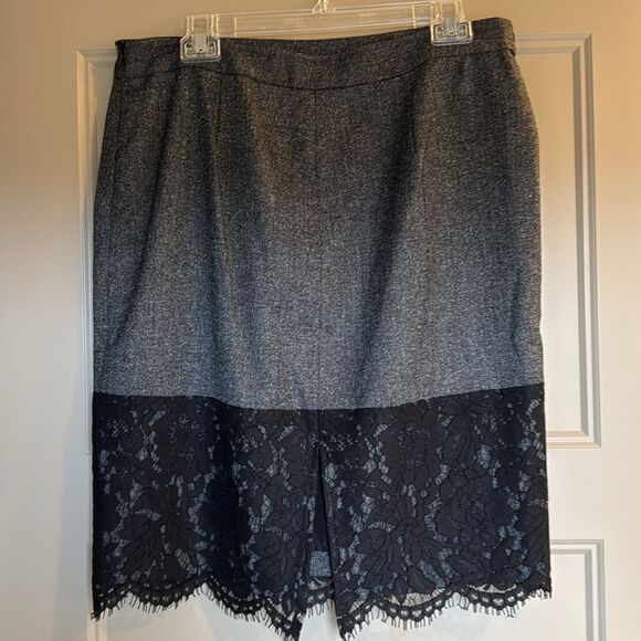 Vince Camuto grey tweed and black lace pencil skirt, Size 10, kick pleat. - Picture 3 of 5